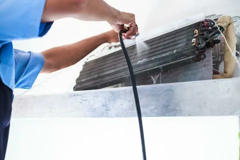 تنظيف وتعقيم مكيفات في الفجيرة
